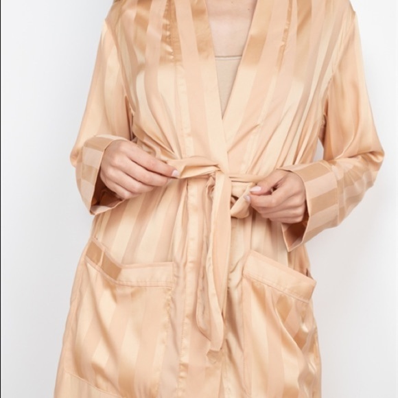 NEW TRENDY SATIN GOLD KIMONO ROBE - Picture 7 of 7